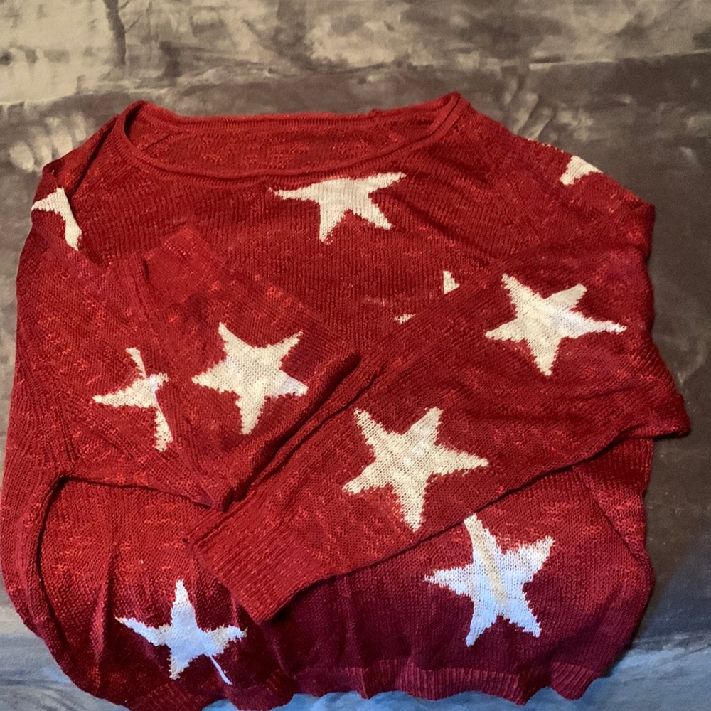 Nice never worn light weight sweater. Purchased in online boutique.